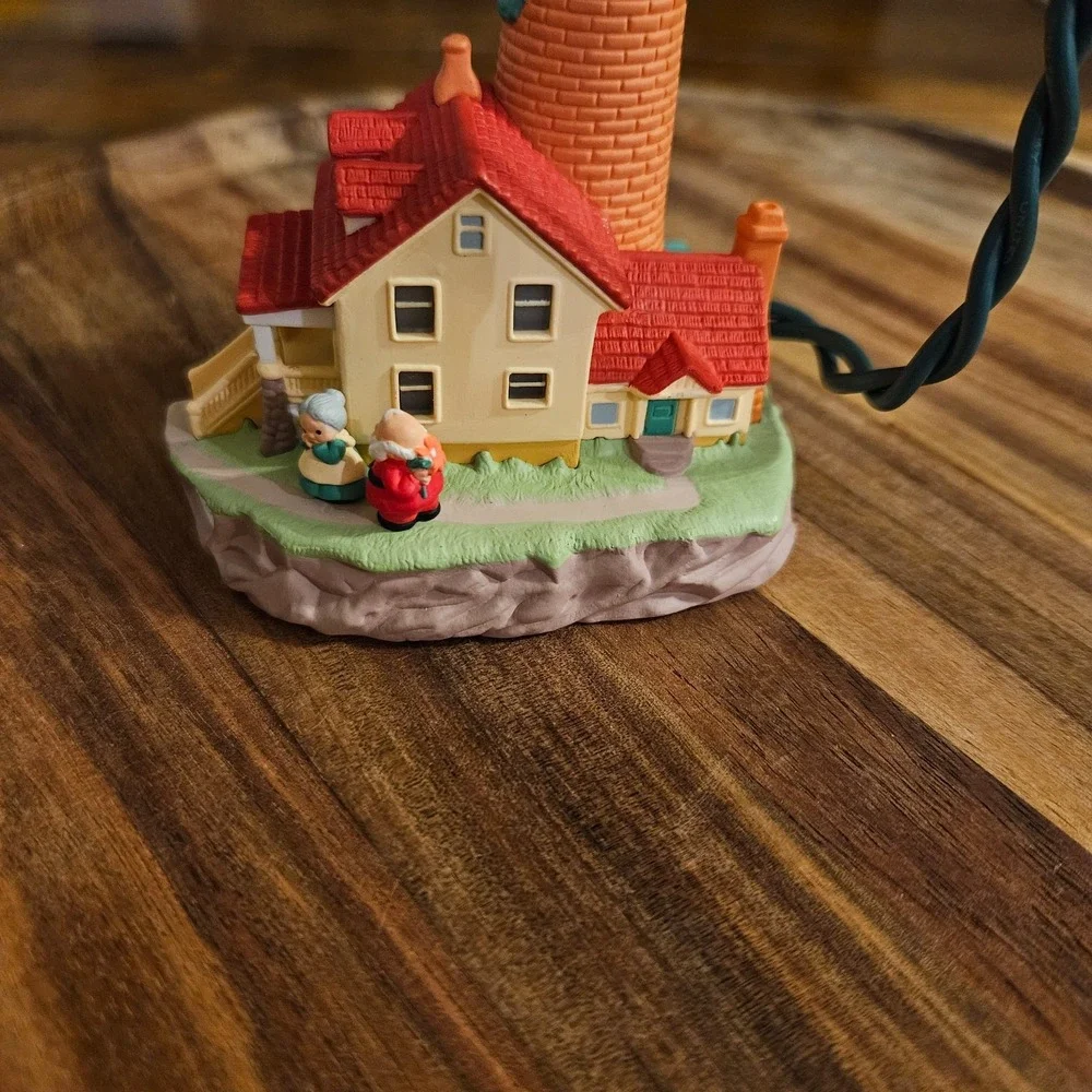 Lighthouse Greetings 2001 Hallmark Keepsake Christmas Ornament W Flashing‎ Light